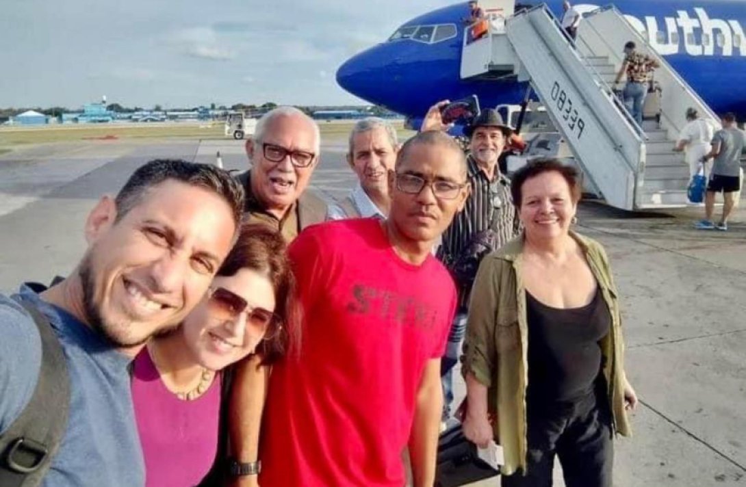 Escritores cubanos de la UNEAC en Tampa.