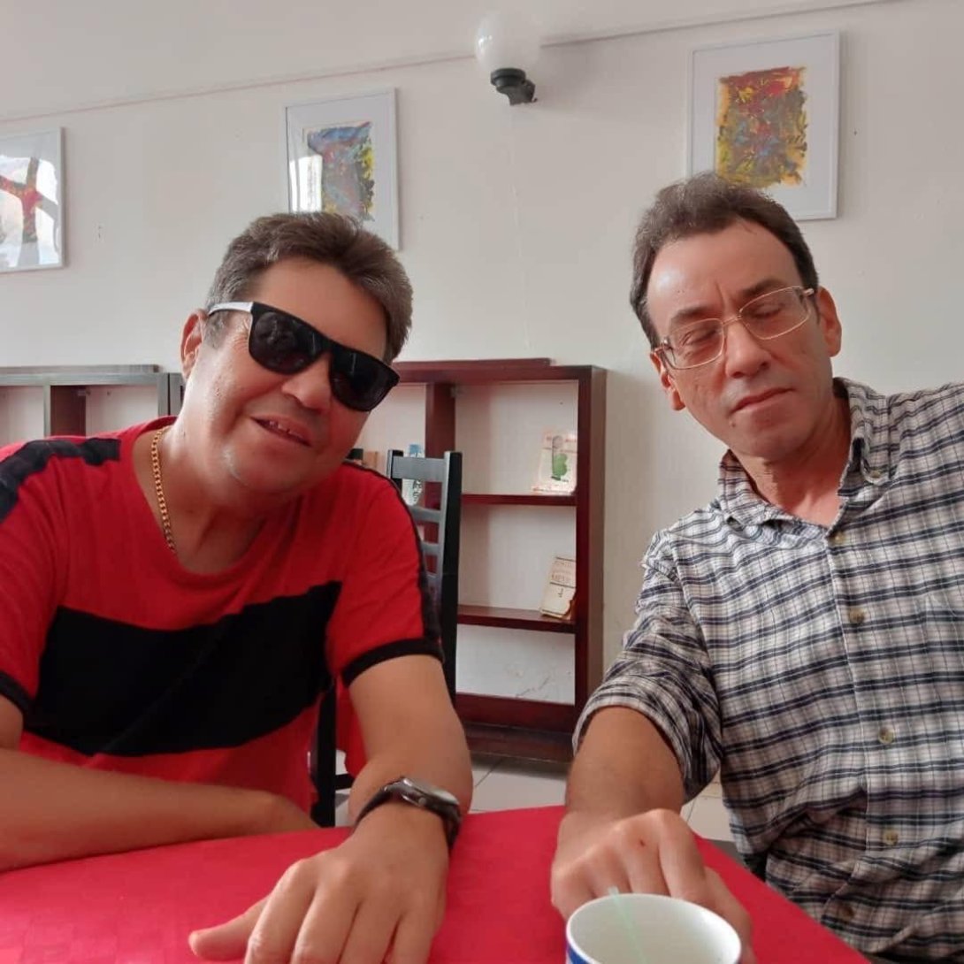 Los escritores cubanos Otilio Carvajal y José Gabriel Barrenechea.