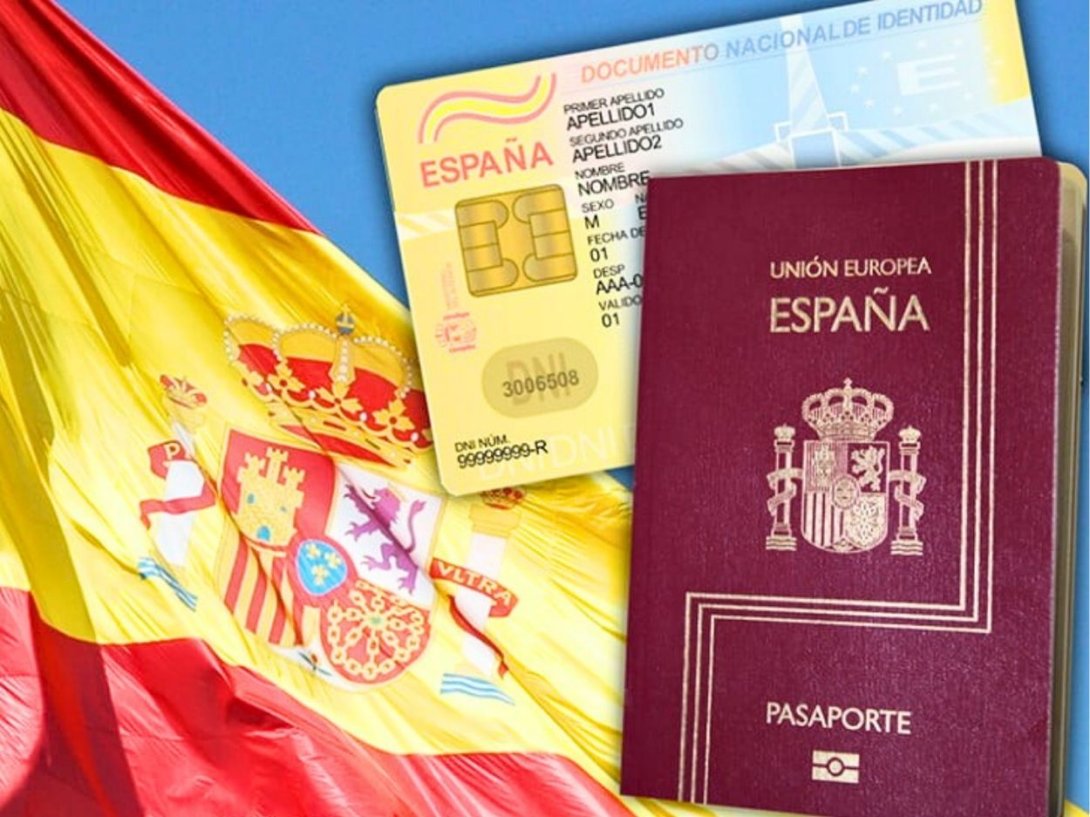 Bandera de España, documento de identidad y pasaporte.