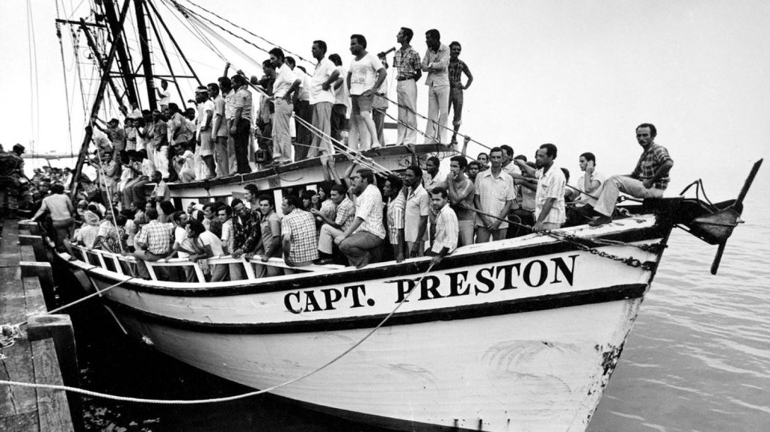Refugiados cubanos a bordo del barco "Capt. Preston" durante el éxodo del Mariel (1980). Foto: Miami Herald.