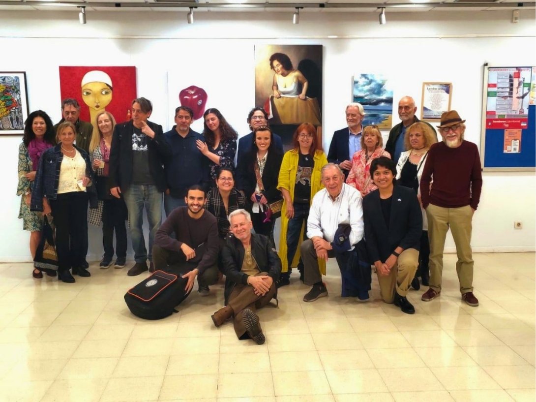 Participantes en la exposición colectiva "Las dos orillas" en el Centro Cultural José Luis Sampedro, Madrid (6 al 30 de abril de 2026).