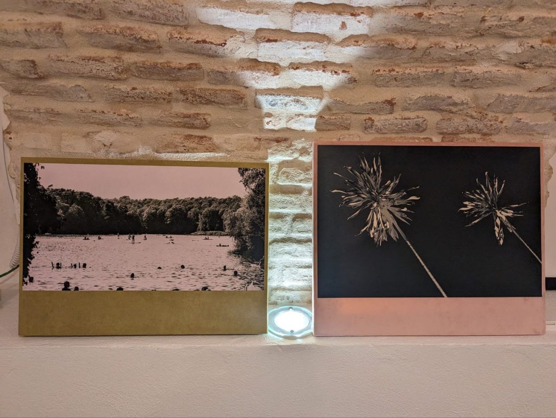 Dos obras expuestas en el evento "Aquí"