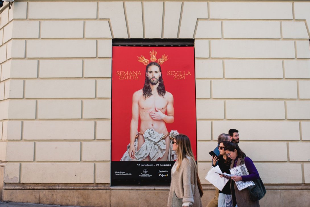 Cartel de Salustiano Sevilla retirado de la Semana Santa de Sevilla.