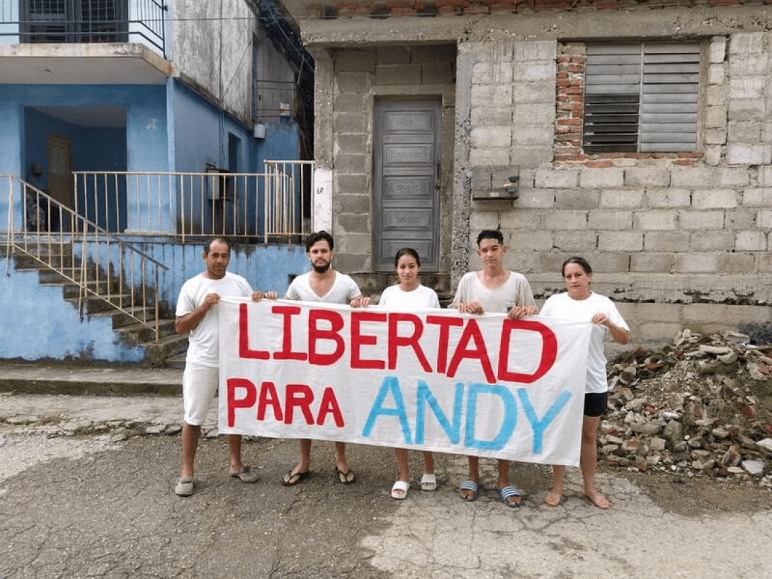 Familia de Andy pidiendo su libertad. 