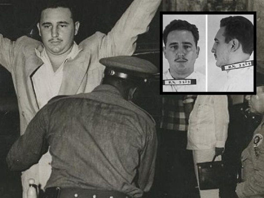 Fidel Castro siendo registrado por la policía en La Habana, década de 1940.