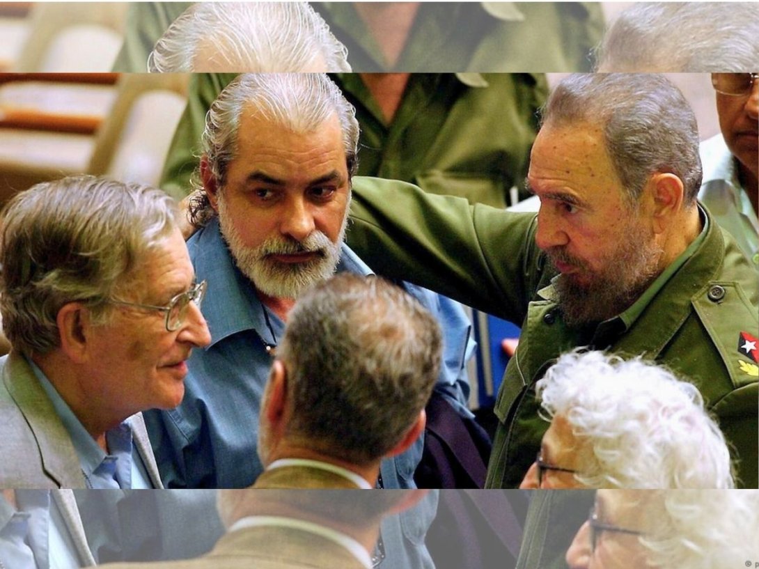 El ensayista estadounidense Noam Chomsky, el poeta cubano Carlos Martí y Fidel Castro (2003).