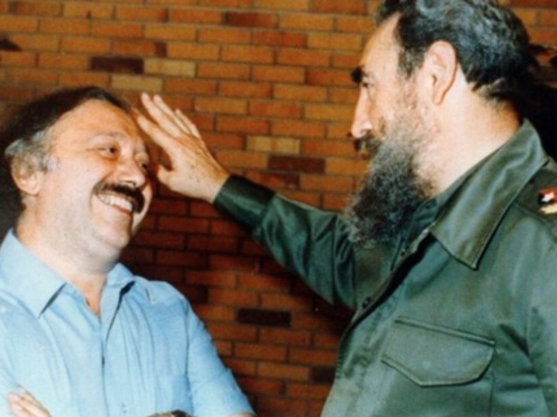 El periodista italiano Gianni Miná y Fidel Castro (ca. 1987).
