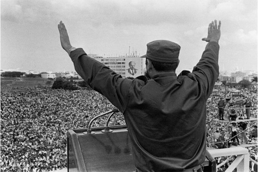 Fidel Castro en un discurso en la Plaza de la Revolución (La Habana) el 2 de enero de 1966. Foto: Korda.
