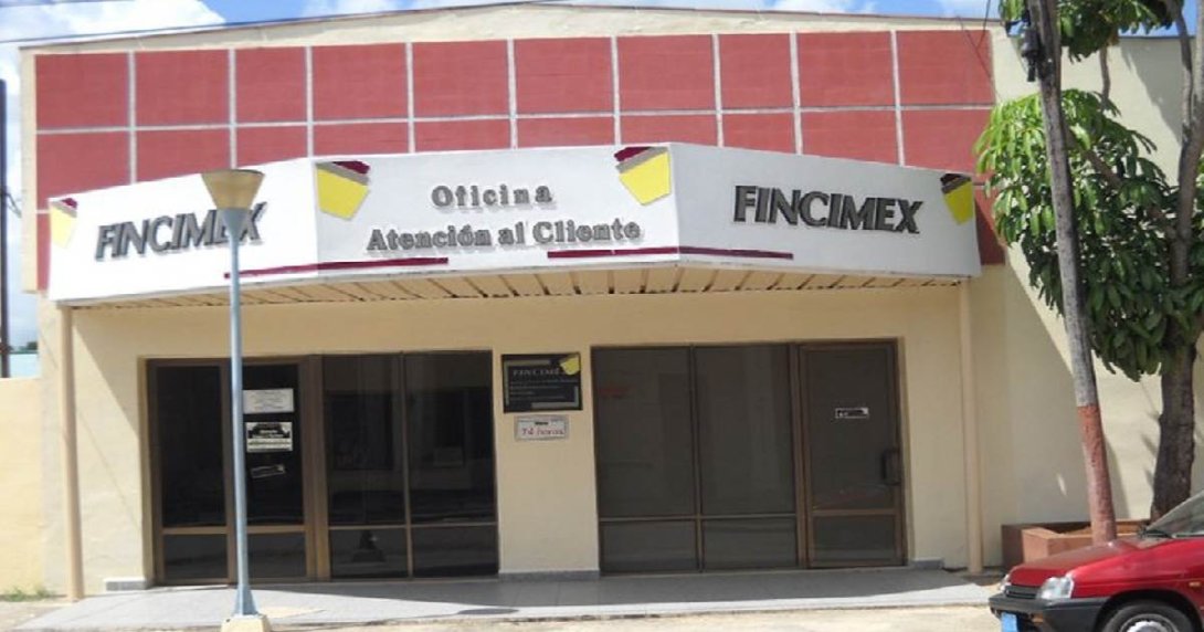 Oficina de atención al cliente de la empresa estatal cubana FINCIMEX S.A., Playa, La Habana.