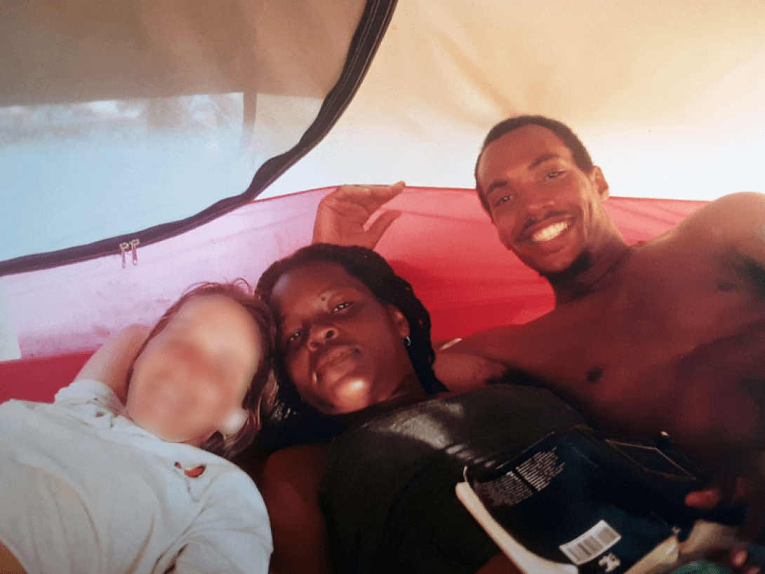 Svetlana, Olguita y Gilberto durante un descanso en el interior del Igloo.