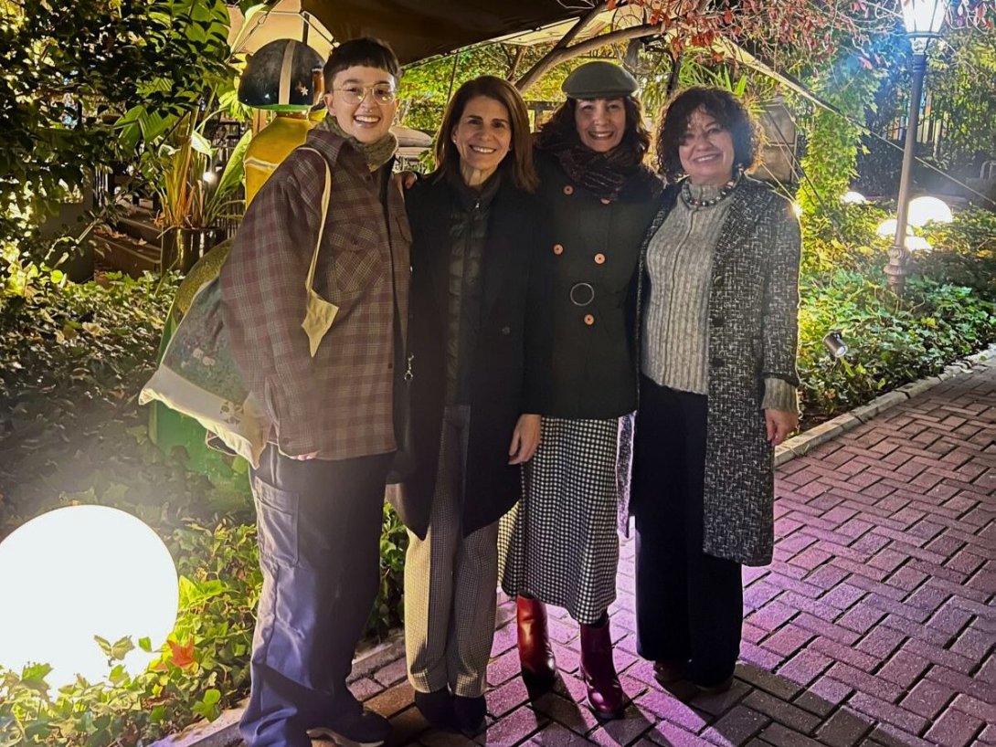 Lunes Oña (director del documental "Los Hijos de la Diáspora"), Eugenia Gutiérrez (periodista), Ileana Pérez Drago (productora del documental), Ileana Álvarez (escritora y periodista). Madrid, 2025.
