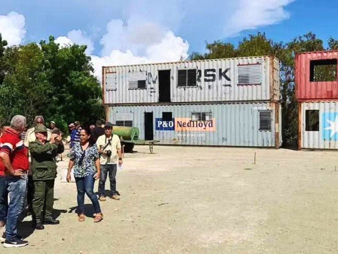 Funcionarios inauguran viviendas-contenedores en Guantánamo, Cuba (2025).