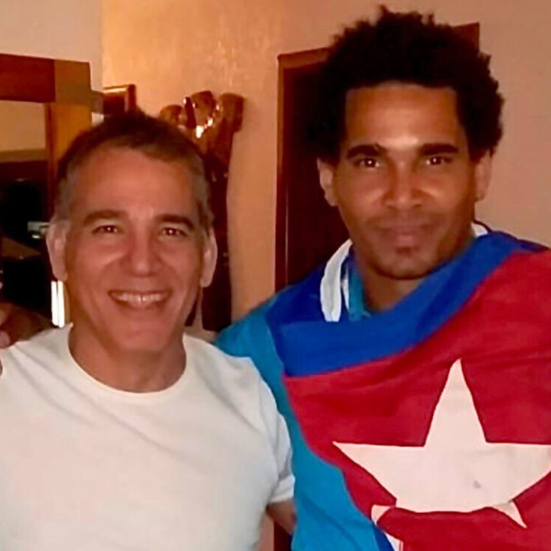 El cineasta cubano Ernesto Fundora y el artista cubano Luis Manuel Otero Alcántara.