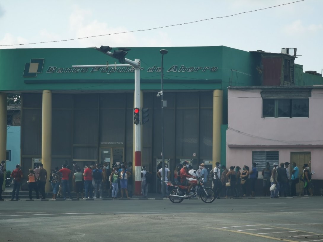 Banco Popular de Ahorro ubicado en 3ra. y Garzón, Santiago de Cuba.
