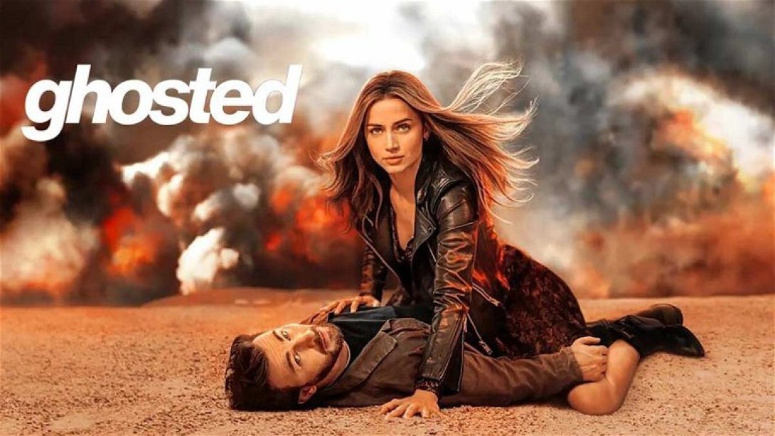 Chris Evans y Ana de Armas en la película Ghosted (2023).