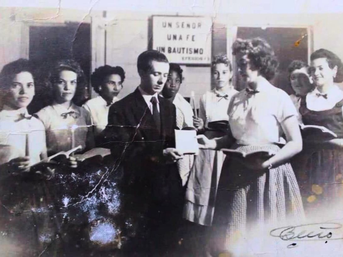Graduación de Miguel Entenza como Pastor, en el Seminario Bautista de Ciudad de La Habana. 1958.