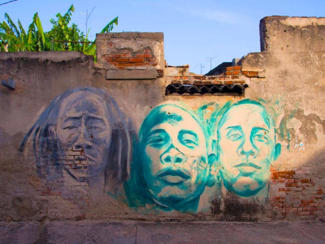 Grafiti del grupo de rap TNT La Rezistencia en Santiago de Cuba.