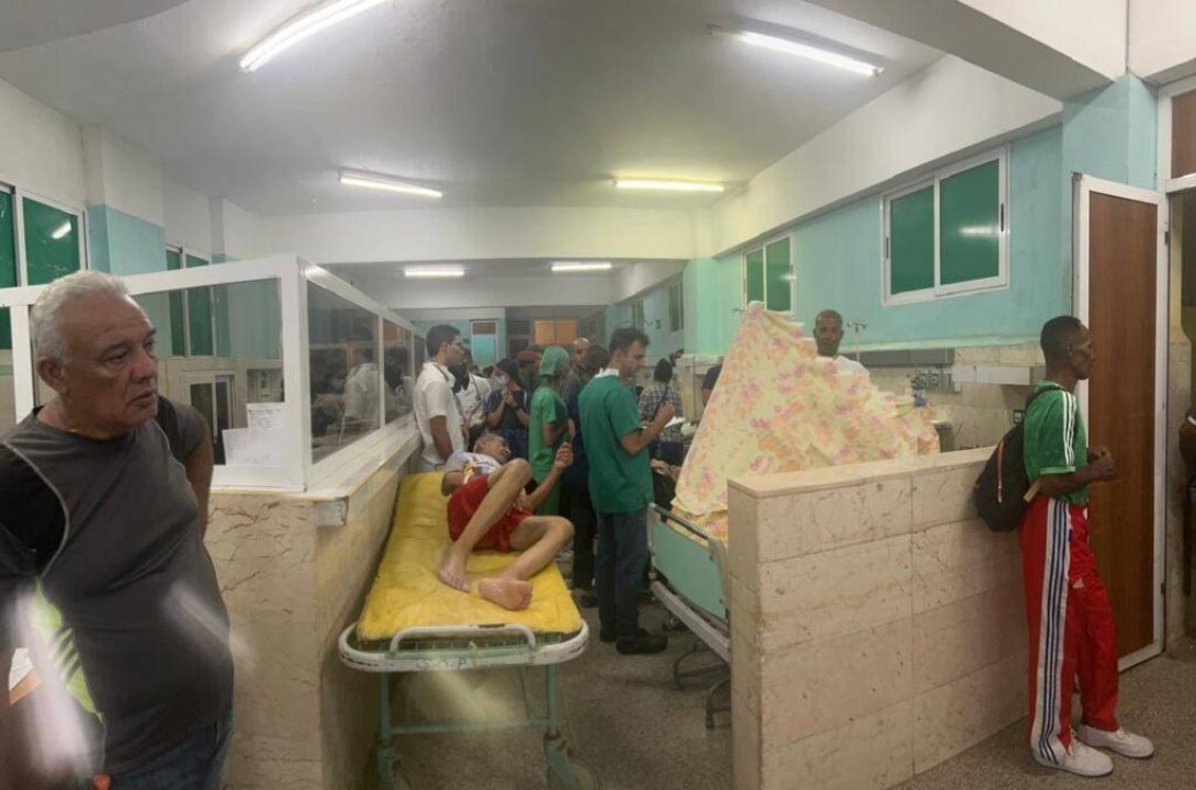 Pacientes en condiciones deficientes en el Hospital Provincial Carlos Manuel de Céspedes, Bayamo, Granma (noviembre de 2025). Foto: Cubaherald.