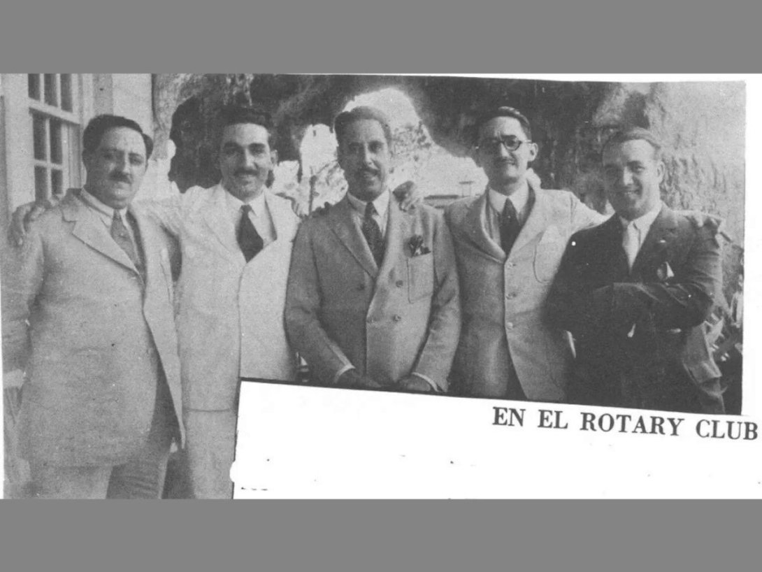 De izquierda a derecha: Alfonso Hernández-Catá, Juan Marinello, persona desconocida, Jorge Mañach y Conrado Massaguer (Años 30).