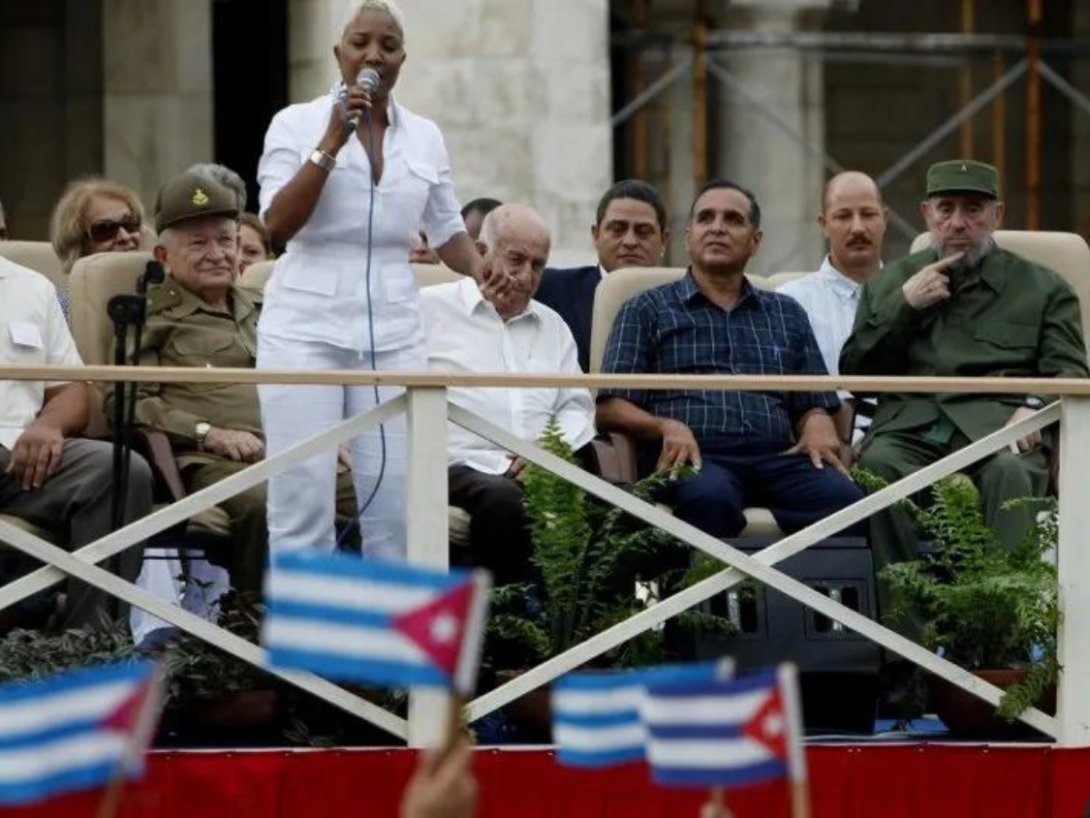 Haila cantando para Fidel Castro.