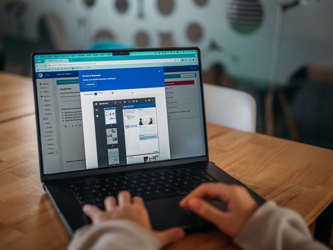 Herramientas de email marketing gratis en 2026 analizadas en panel de campañas