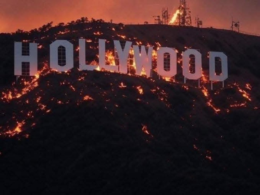 Foto fake del cartel de Hollywood en llamas.