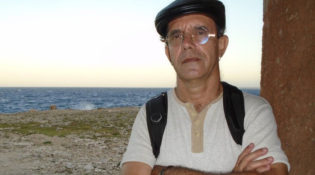 Jorge Fernández Era con el mar de fondo