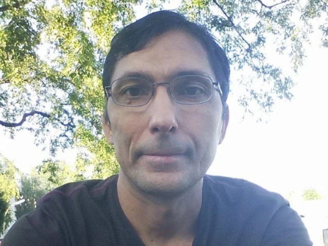 Escritor y programador cubano Jorge Luis Arzola.