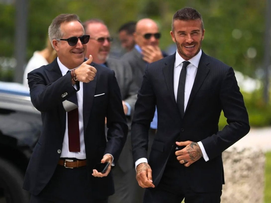El empresario cubanoamericano Jorge Mas junto al futbolista David Beckham.