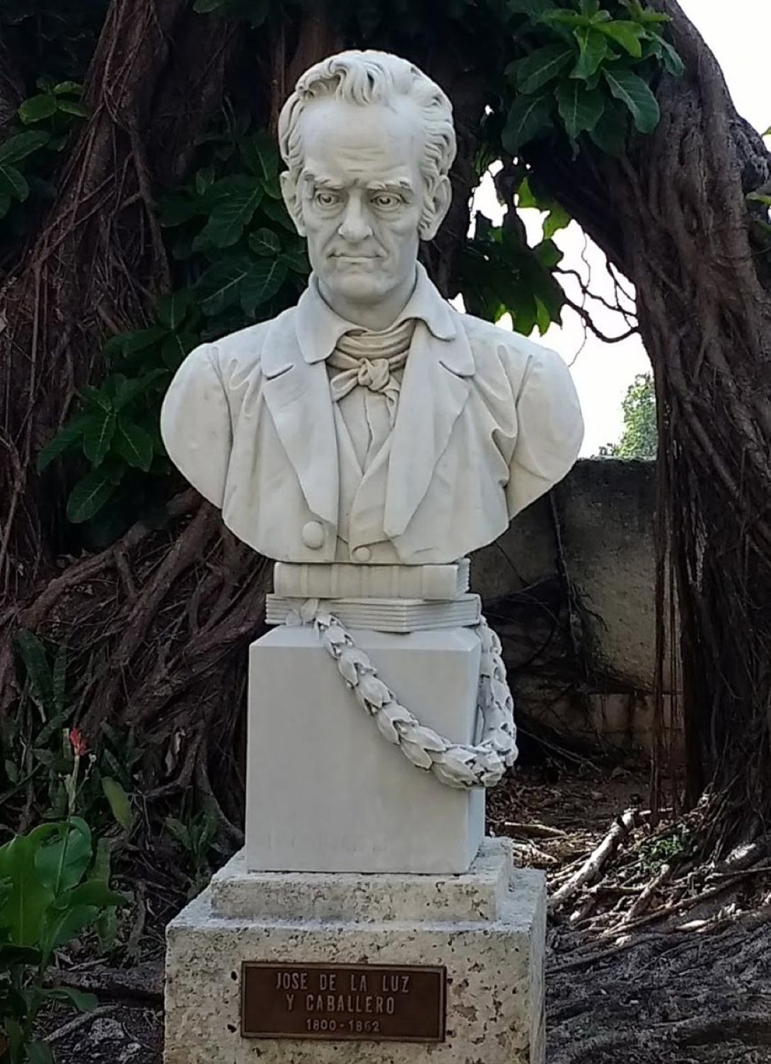 Busto de don José Cipriano de la Luz y Caballero en el campus de la Universidad de La Habana.
