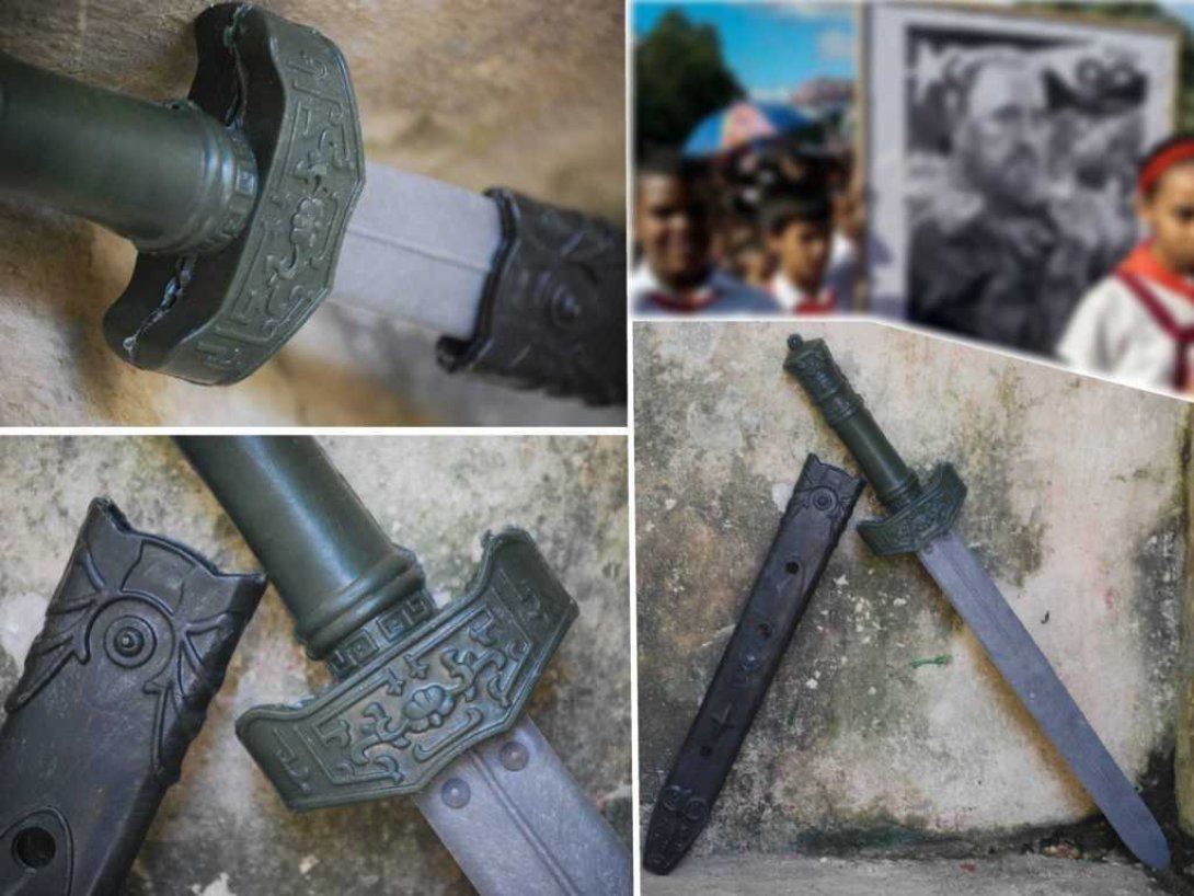 Juguetes artesanales cubanos. Espadas.