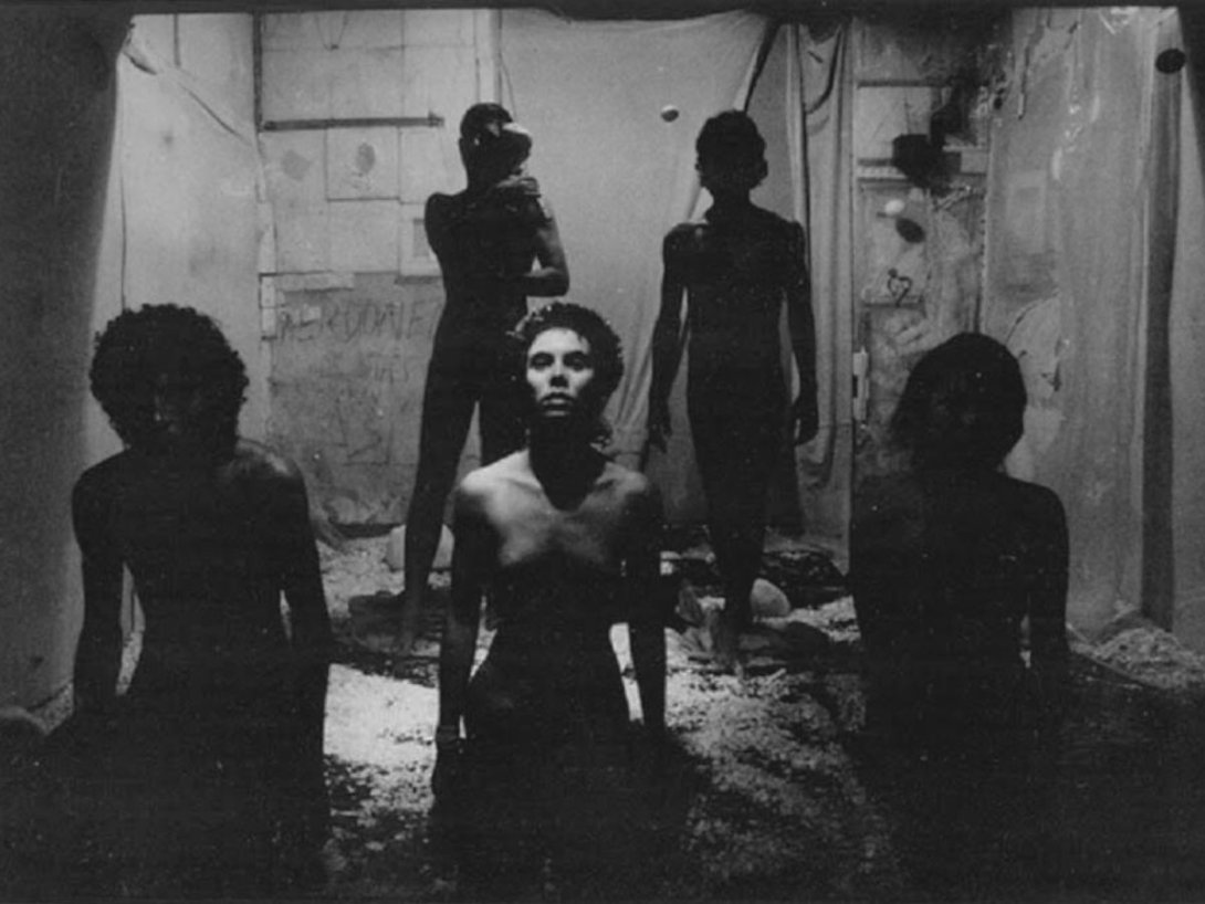 "La cuarta pared", obra dirigida por Víctor Varela, Teatro del Obstáculo, La Habana, Cuba (1988).