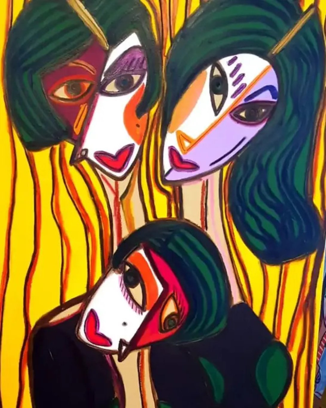 Tres figuras femeninas representan las parcas.