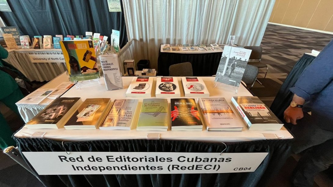 Stand de la RedECI en el COngreso LASA 2023, Vancouver, Canadá. Imagen: Árbol Invertido.