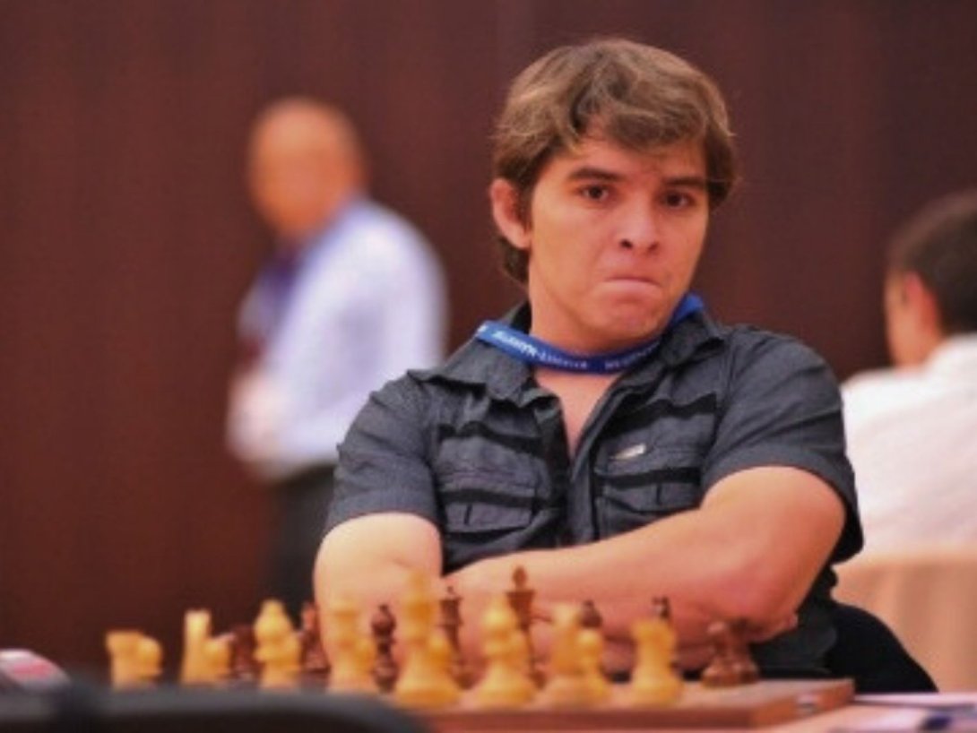 El Gran Maestro de Ajedrez cubano Lázaro Bruzón en el 3er torneo abierto de ajedrez ITT Jahv McGregor en Bogotá, Colombia (2012).