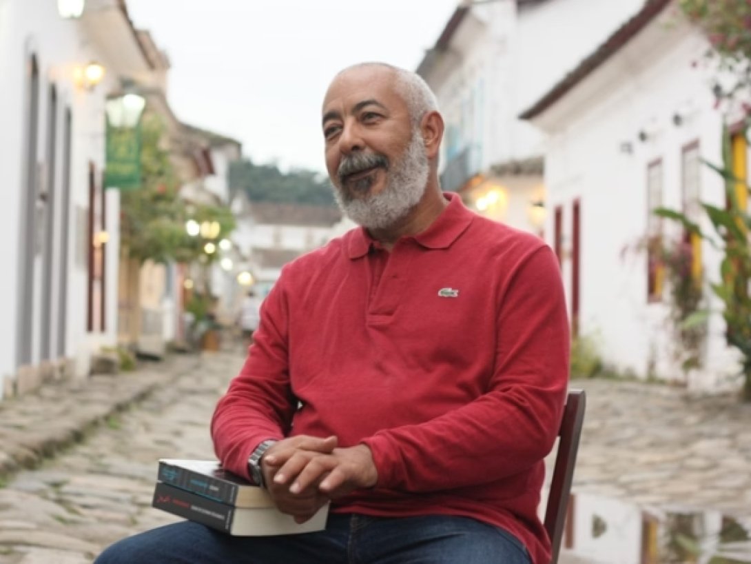 Escritor cubano Leonardo Padura.