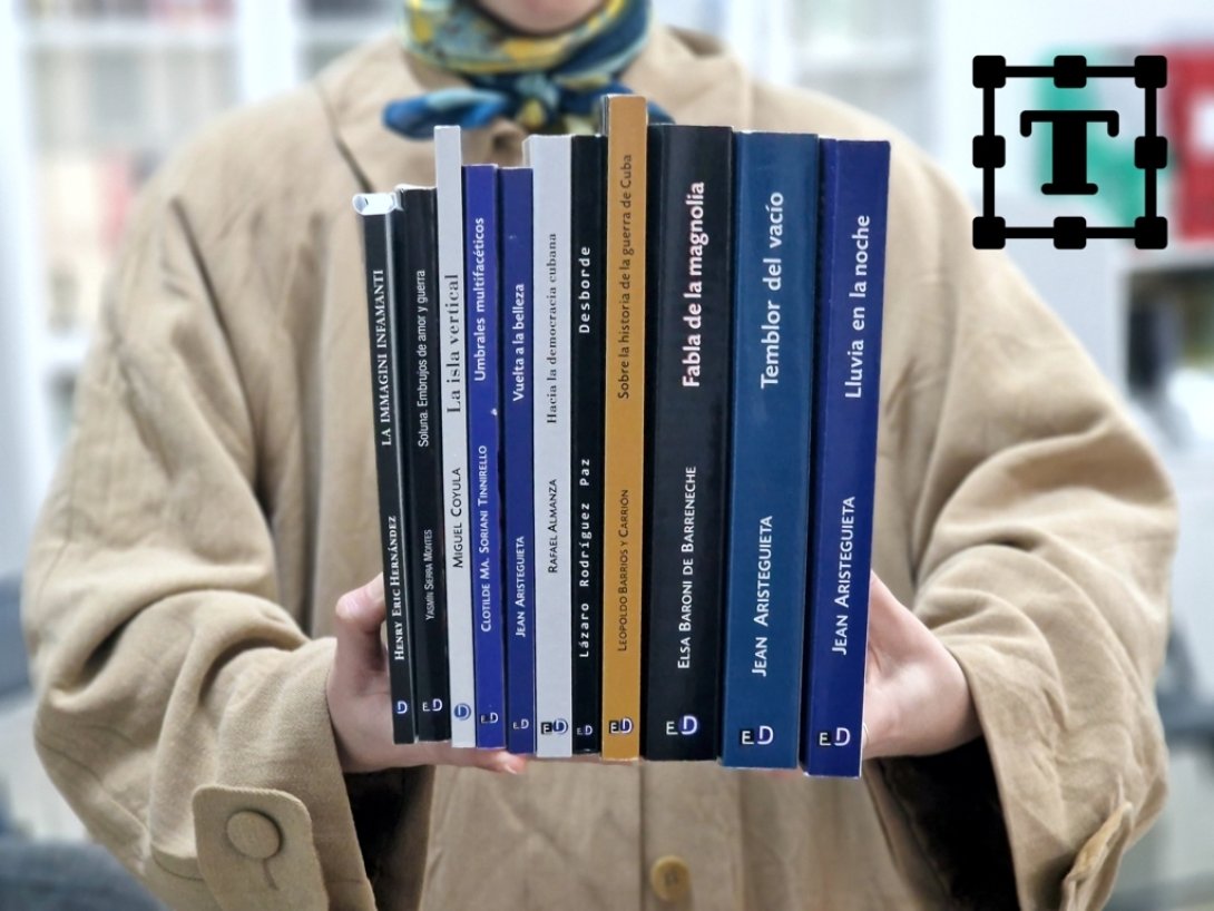 varios libros enntre manos deslinde pauta diseño edición promo