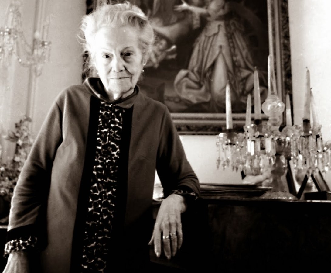 Dulce María Loynaz en su casa