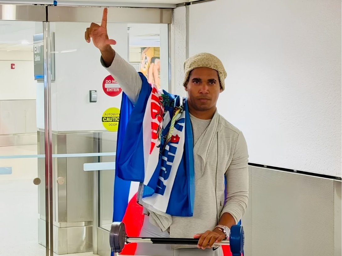 Luis Manuel Otero Alcántara llegando al aeropuerto de Miami (18 de julio de 2026). Foto: Carlos Armando Cabrera / Diario de las Américas.