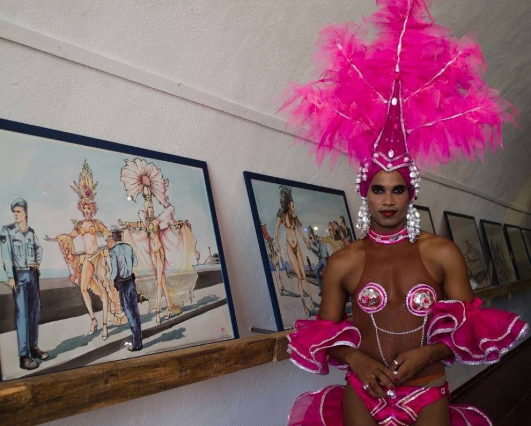 Luis Manuel Otero Alcántara, performance "Miss Bienal", La Habana.