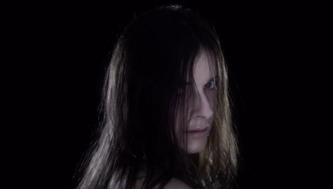 La actriz Lynn Cruz, en un fotograma de "Corazón azul"