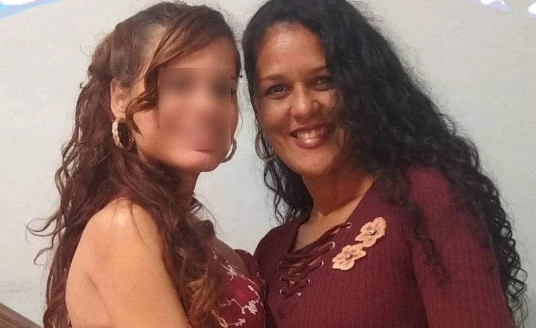 Laura Castillo Zulueta y su mamá.