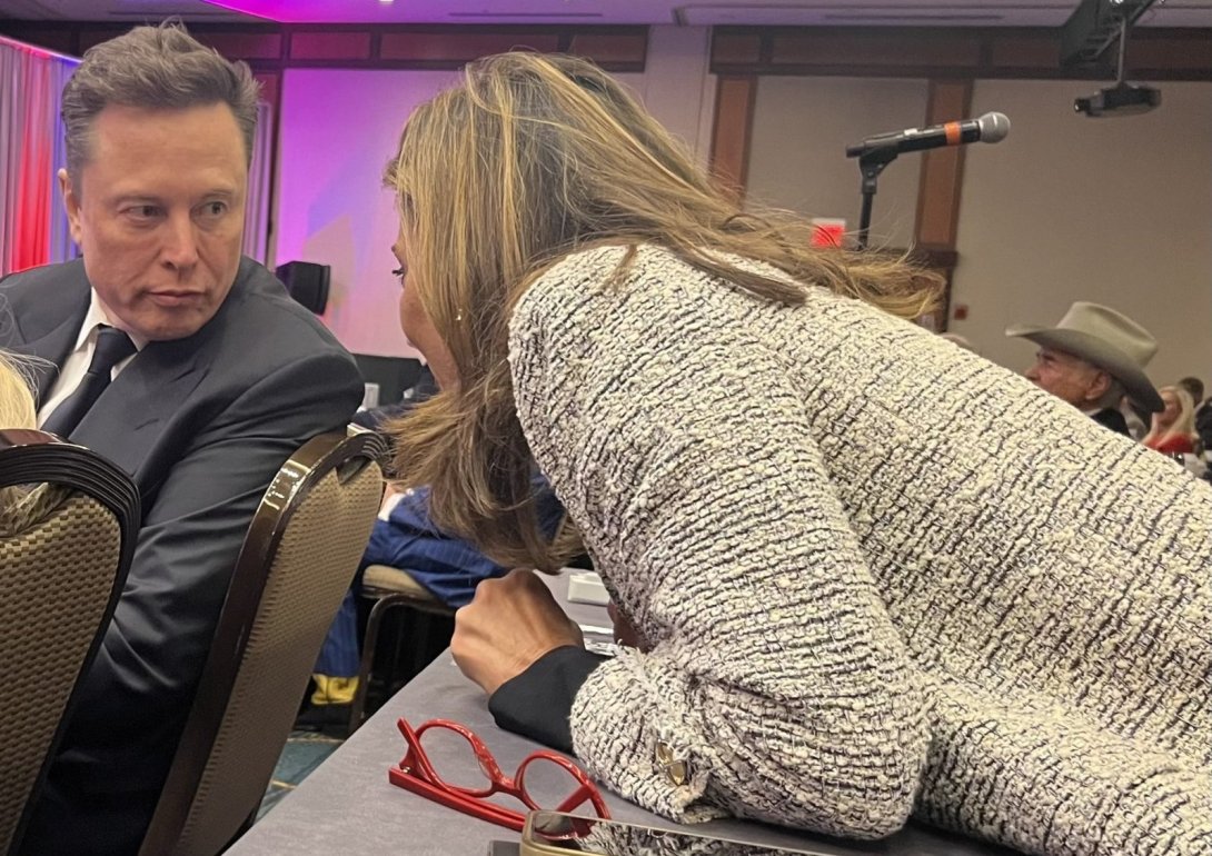 María Elvira Salazar conversando con Elon Musk.