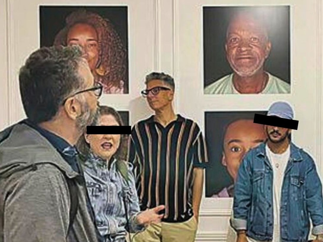 Martiño Ramos Soto en una exposición fotográfica en Cuba (2025).