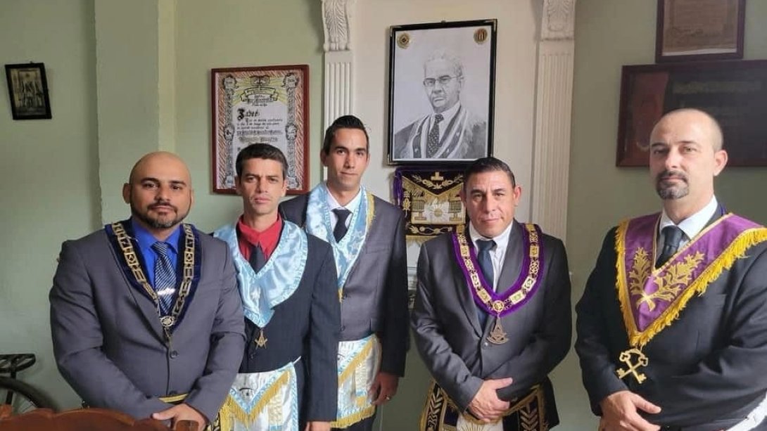 Mario Alberto Urquía Carreño (segundo de derecha a izquierda). 