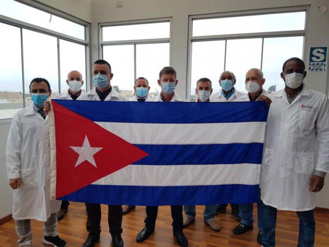 Médicos cubanos.