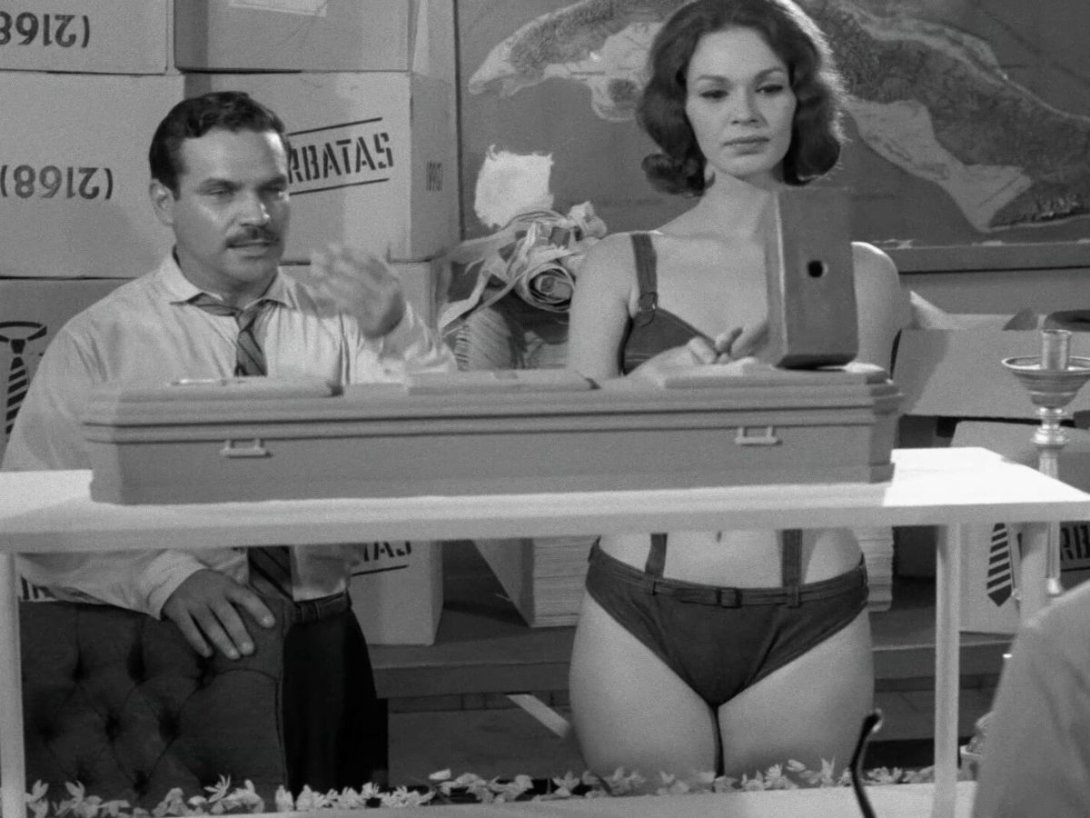 Fotograma del largometraje cubano de ficción "La muerte de un burócrata" (1966) de Tomás Gutiérrez Alea.