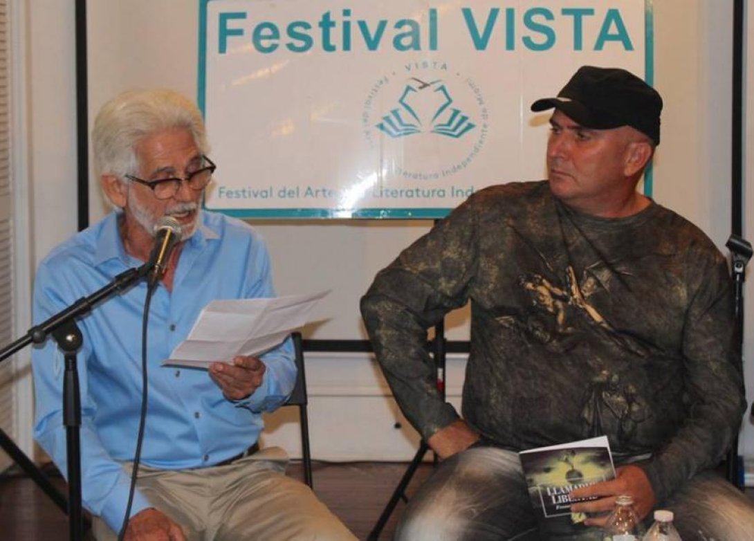 Los escritores Manuel Vázquez Portal y Francis Sánchez