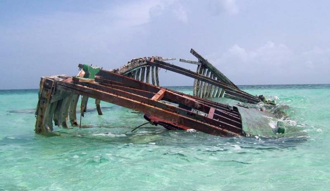 Barco hundido. Foto: Francis Ánchez