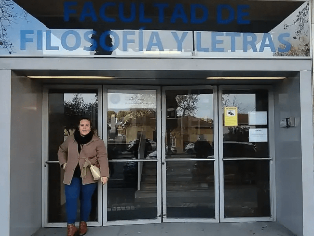 Nayara Ortega Someillán en la Facultad de Filosofía y Letras de la Universidad de Zaragoza.